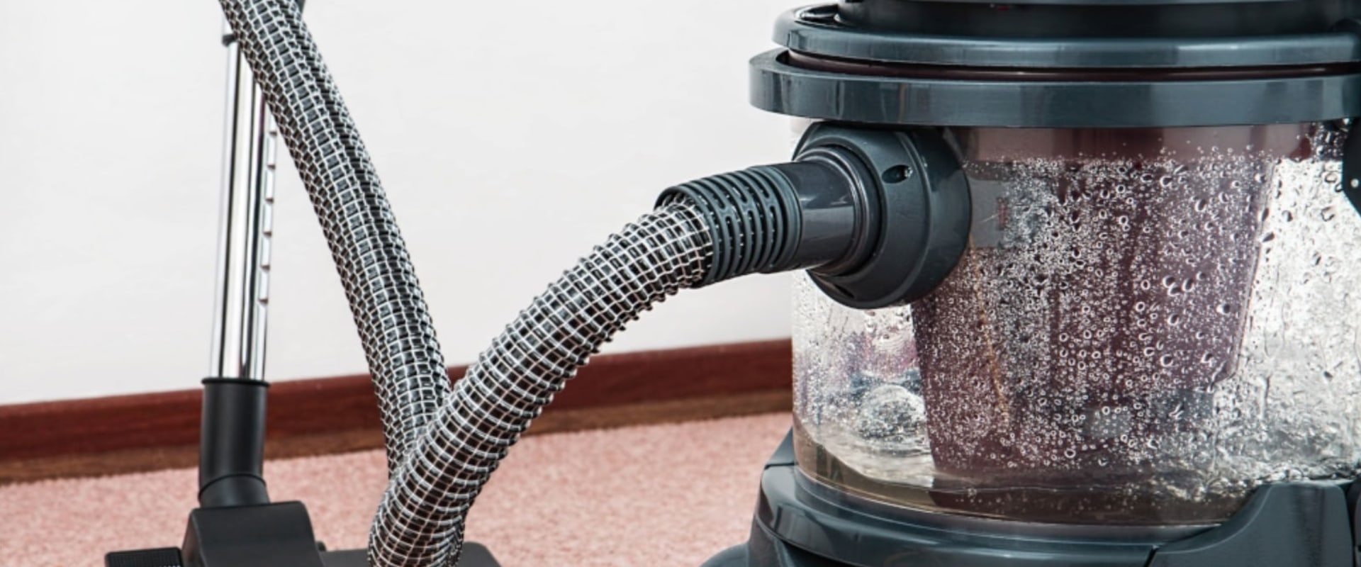 Can I Use a Vacuum Cleaner on Wet Carpets? - A Guide for Safe Cleaning